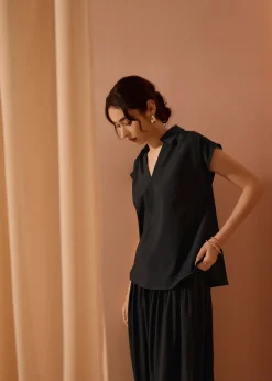 Love, Bonito Vacation*Dana Relaxed V-neck Shirt