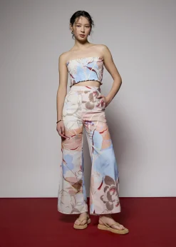 Love, Bonito Weekend & Vacation Tops|Petite-Friendly*Fitted Crop Tube Top in Tossed Blooms