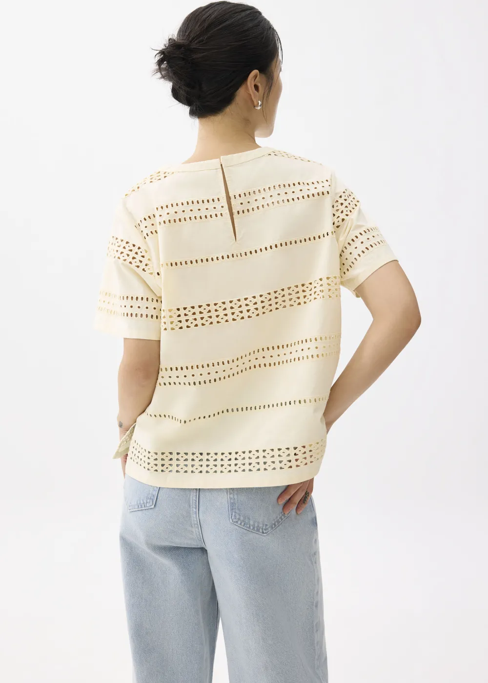 Love, Bonito Weekend|Vacation*Relaxed Broderie Round Neck Tee